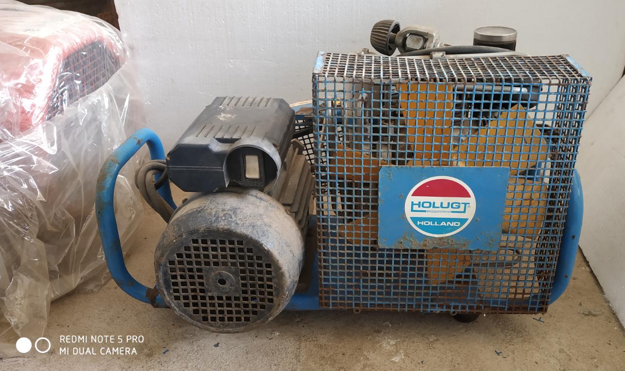 BREATHING AIR COMPRESSOR