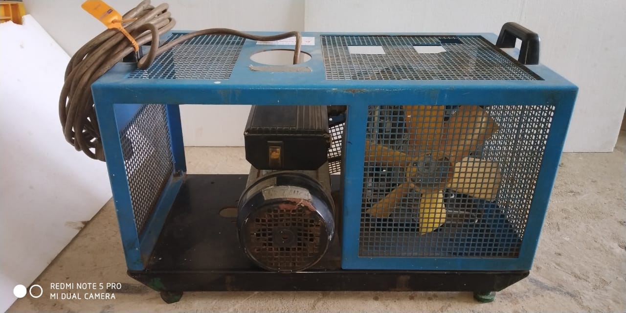 BREATHING AIR COMPRESSOR